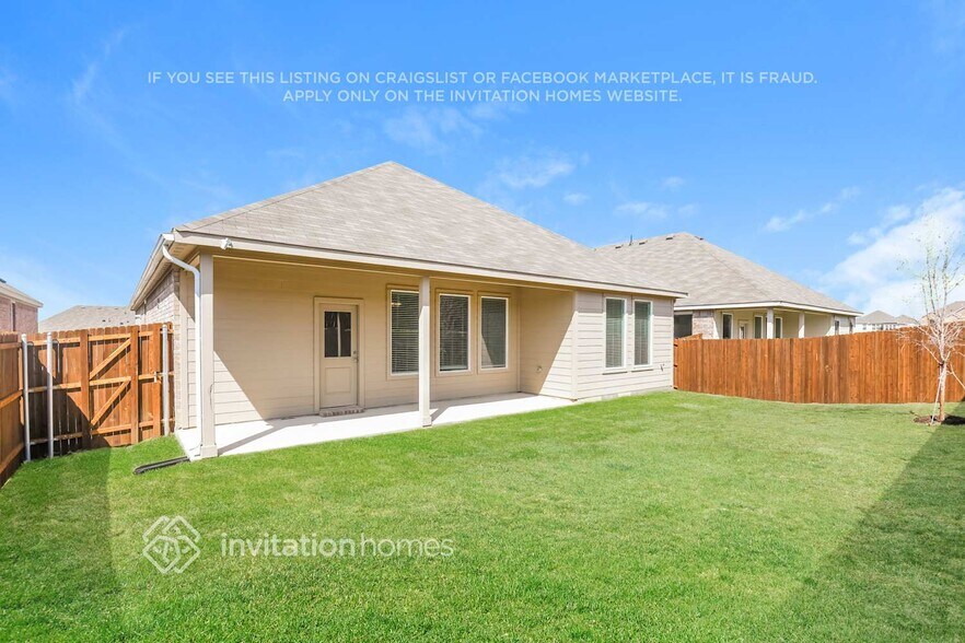 Building Photo - 325 Sedalia Trl