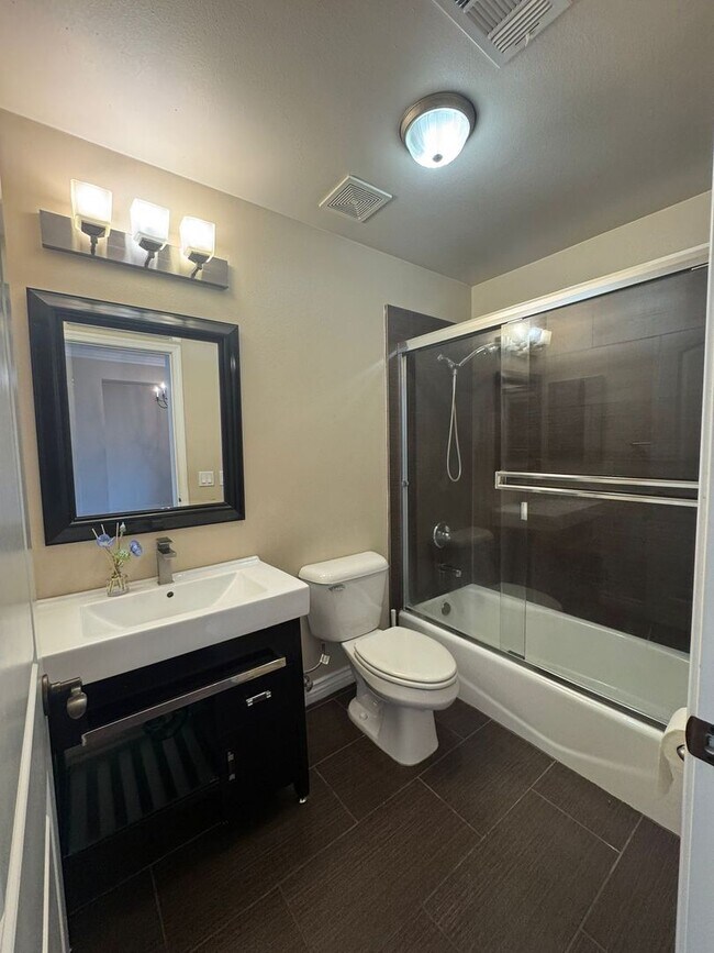 Building Photo - 247 S Arroyo Dr