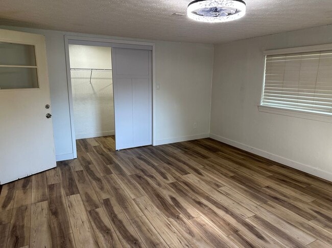 Building Photo - 111 Lynnwood Dr