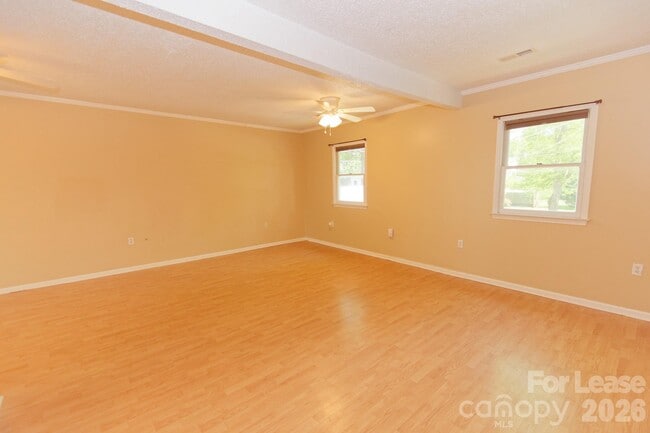 Building Photo - 416 W Pine St