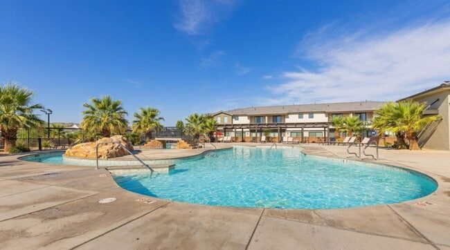 Building Photo - SPACIOUS PATIO HOME FOR RENT!
