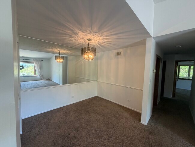 Building Photo - 1501 N Milwaukee Ave