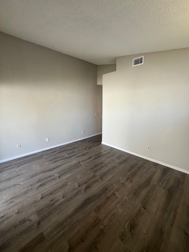 Building Photo - 14864 Spinnaker Ln