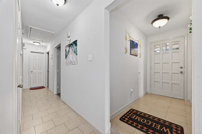 Building Photo - 10423 Permian Dr