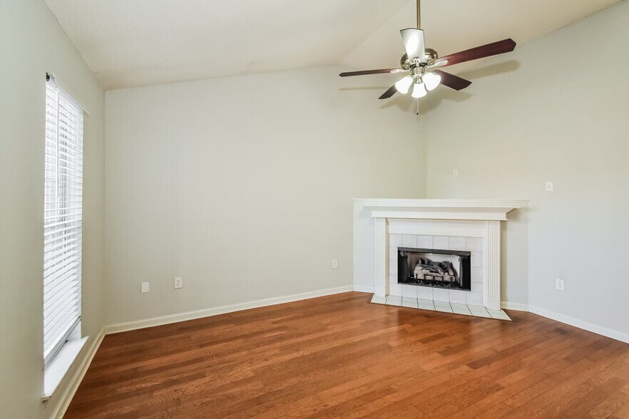 Building Photo - 5290 Kristy Ln