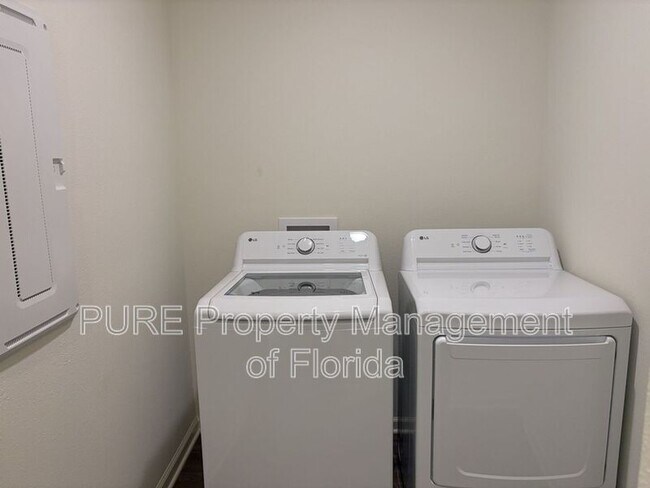 Building Photo - 2383 NW 22nd Ct