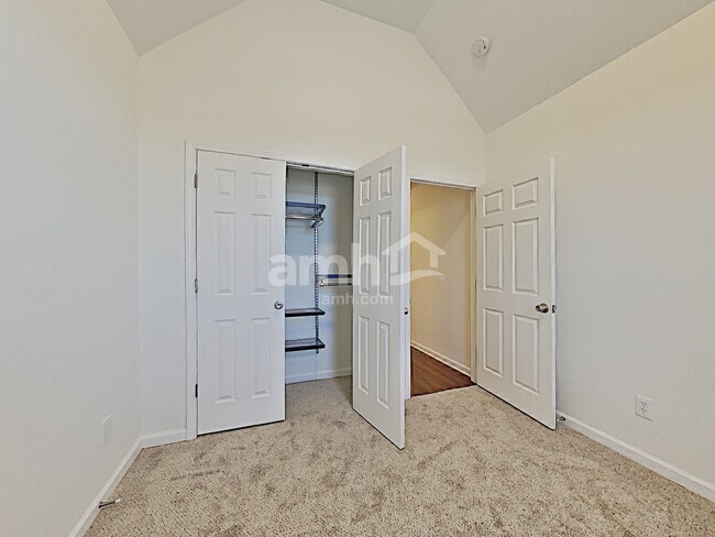 Building Photo - 434 Parrish Hill