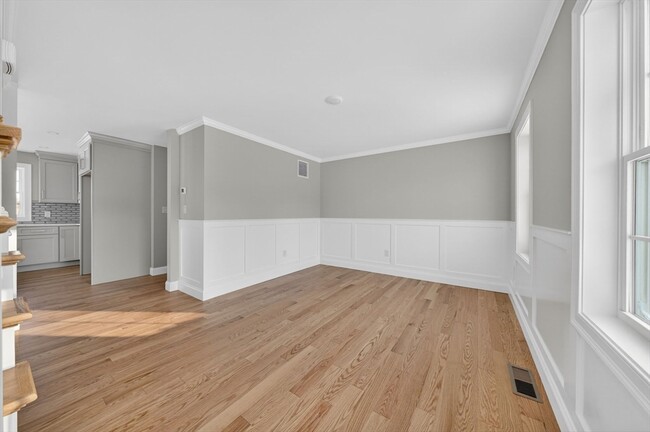 Building Photo - 3 Earle St