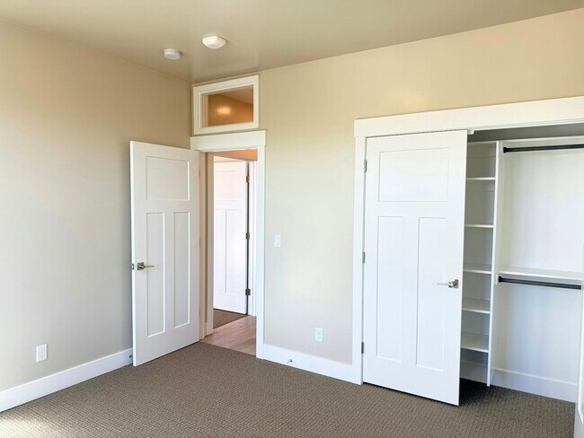 Building Photo - 67 S Main St