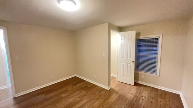 Building Photo - 3 bedroom, 2 bath