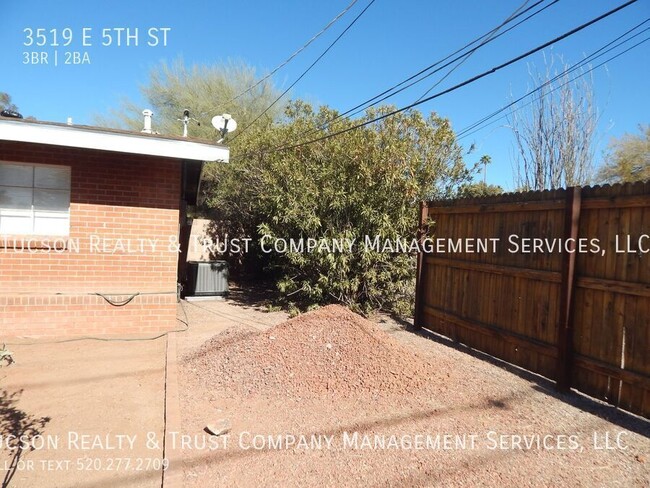 Building Photo - In the heart of Tucson, your new home awaits,