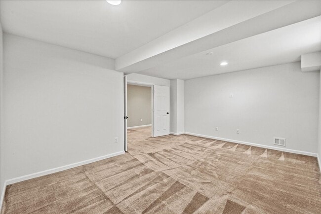 Building Photo - 3 Bed 3 Bath in 55+ Four Seasons Dumfries, VA