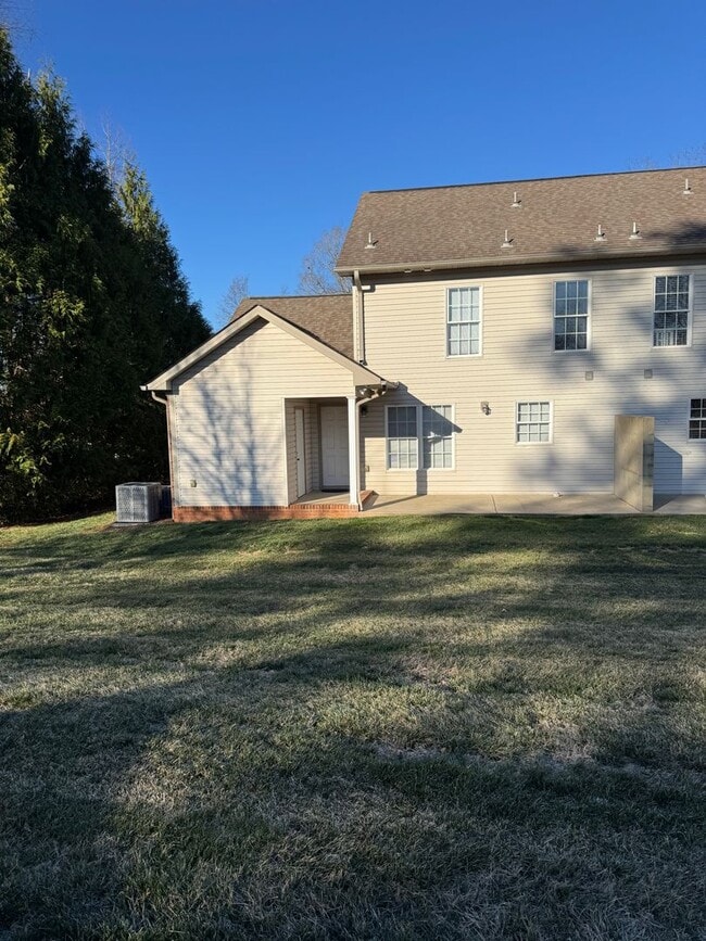Building Photo - Hollar Duplex Conover