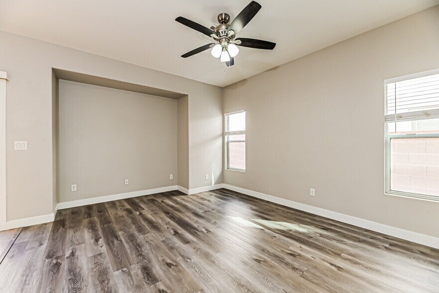 Building Photo - 932 Maple Pines Ave