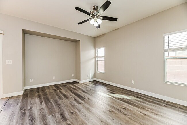 Building Photo - 932 Maple Pines Ave