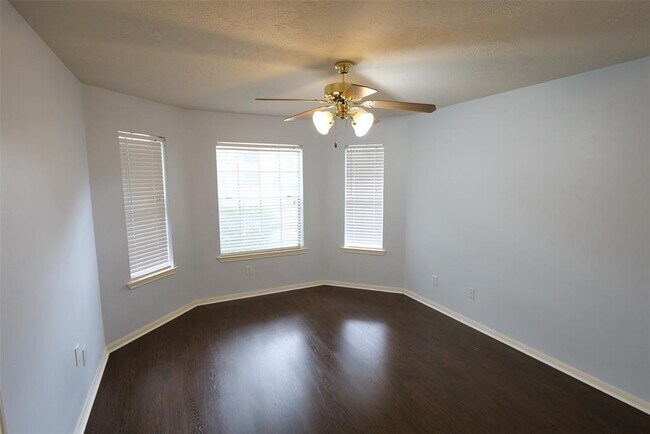 Building Photo - 23135 N Waterlake Dr