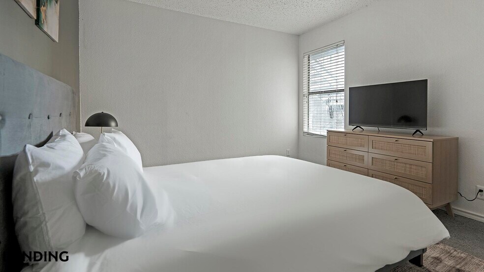 Building Photo - 1071 Clayton Ln