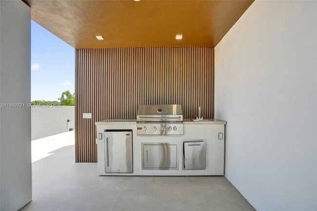 Building Photo - 1825 NE 26th Ave