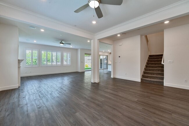 Building Photo - Luxury 5 Bedroom Home in Serrano – Spaciou...