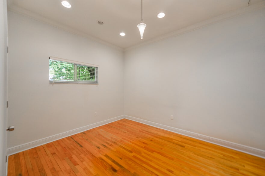 Building Photo - 911 Mariana Ave