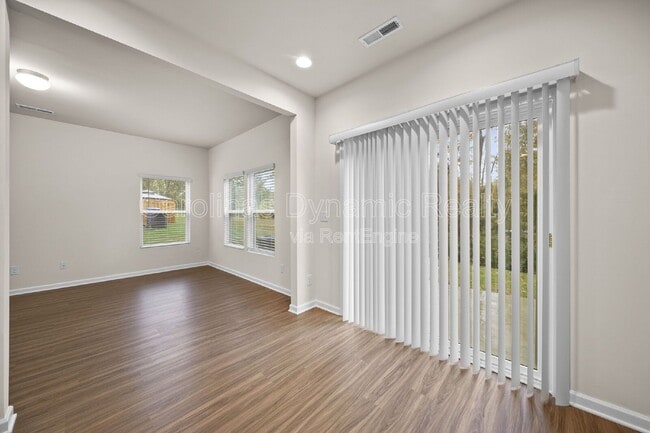 Building Photo - 711 Lackey St