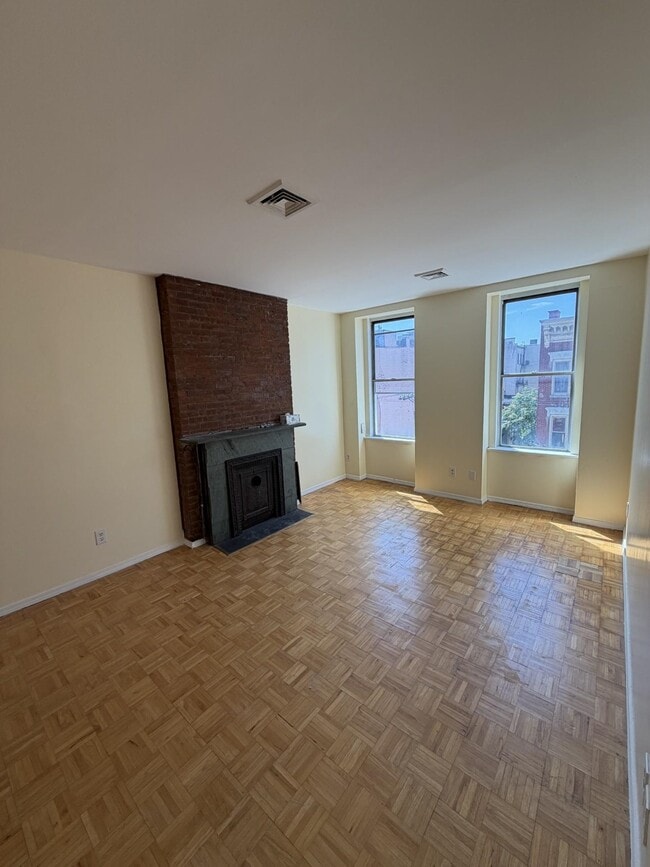 Building Photo - 348 Grove St