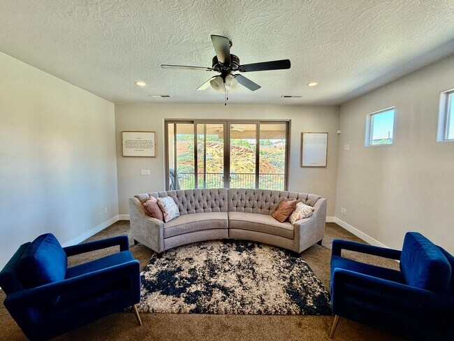 Building Photo - 521 N Creek Ridge Dr