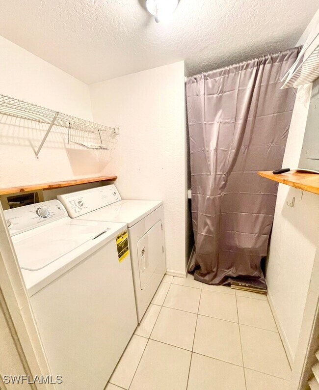 Building Photo - 9580 Victoria Ln