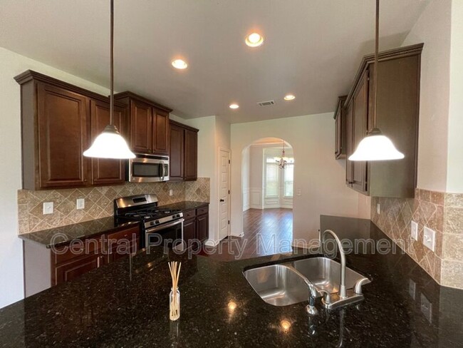 Building Photo - 514 W Holloway Dr