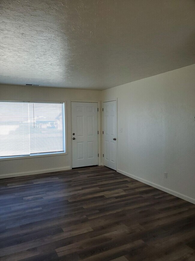 Building Photo - Three bedroom home close to schools and do...