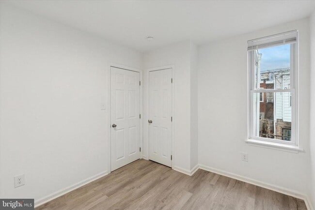 Building Photo - 1529 N Hollywood St