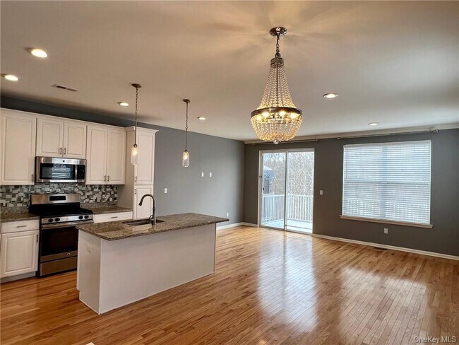 Building Photo - 95 Meadow View Dr