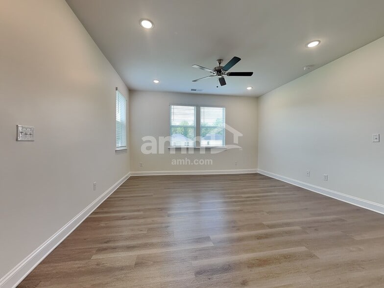 Building Photo - 3527 Lincoln Hts Ln