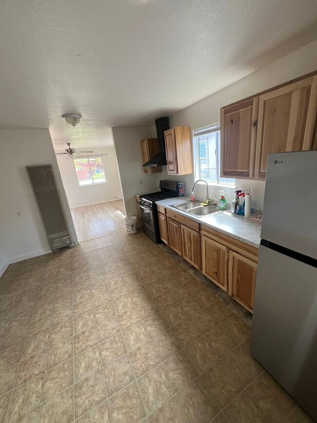 Building Photo - Oroville-3 bedroom 1 bath home, yard, newl...