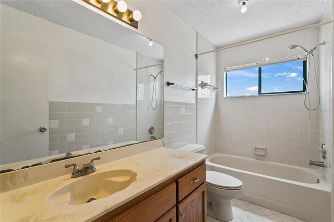 Building Photo - 3612 Biscayne Dr