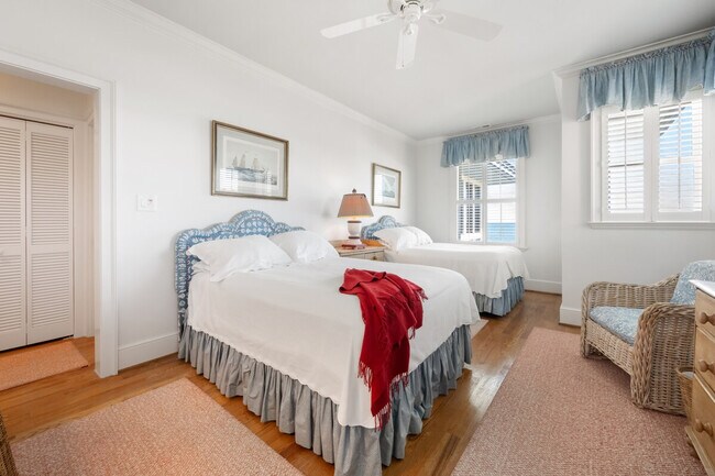 Building Photo - 886 Debordieu Blvd