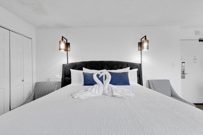 Building Photo - 2406 N Ocean Blvd