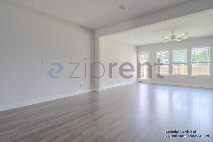 Building Photo - 4614 Redbud St