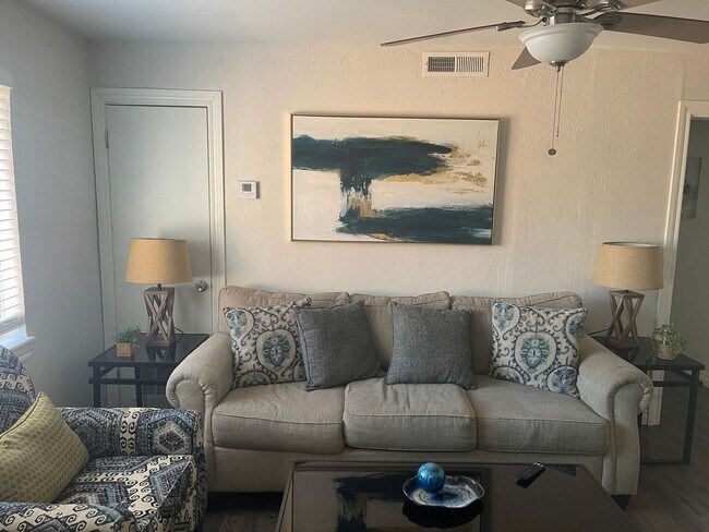 Building Photo - Charming 1-Bed, 1-Bath Apartment steps from the Plaza District