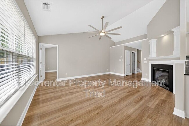 Building Photo - 1153 Hawick Dr