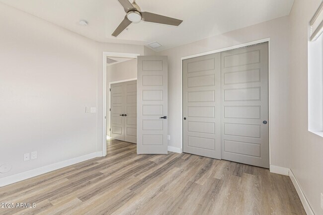 Building Photo - 2315 E Pinchot Ave