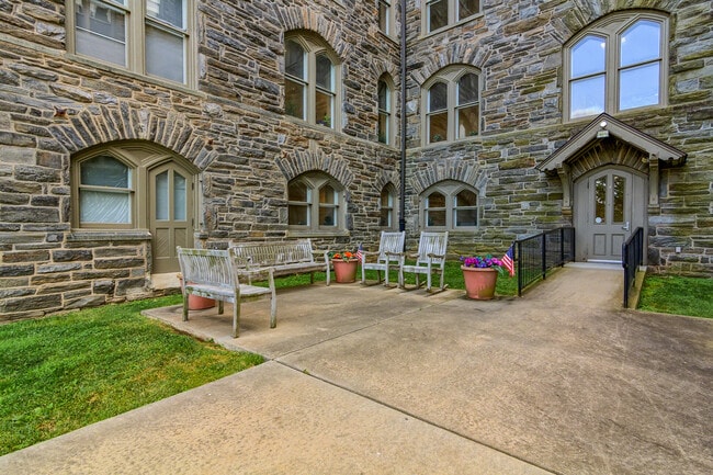 Building Photo - New Covenant Manor