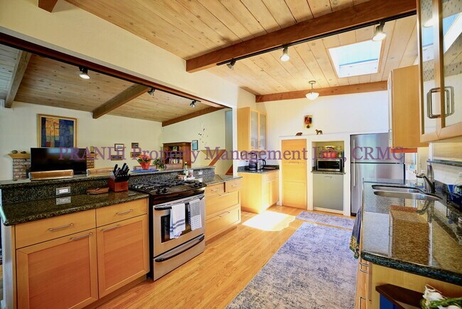 Building Photo - Quality San Anselmo Home Near Parks and Sc...