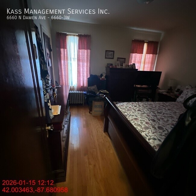 Building Photo - 6660 N Damen Ave