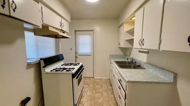 Building Photo - 1412 Rodgers Rd