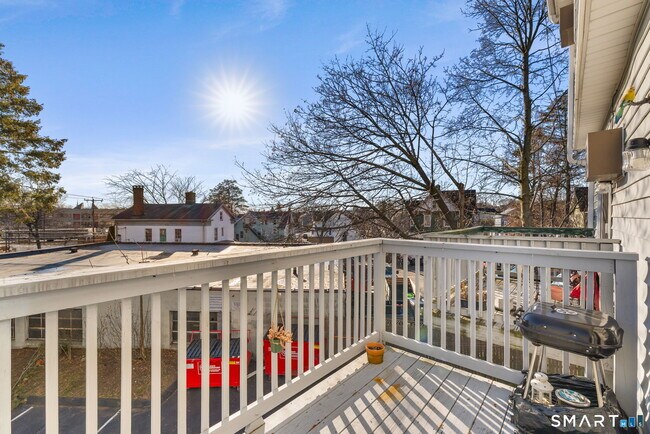 Building Photo - 133 Main St