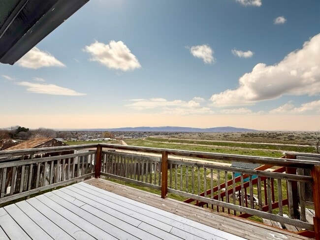 Building Photo - Fox Ridge