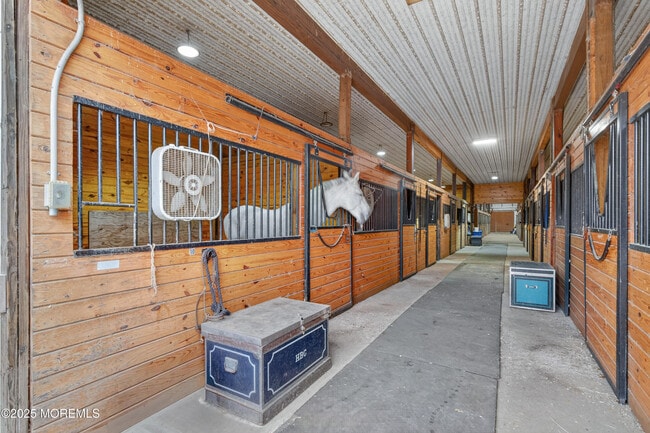 Building Photo - 52 Hill Rd