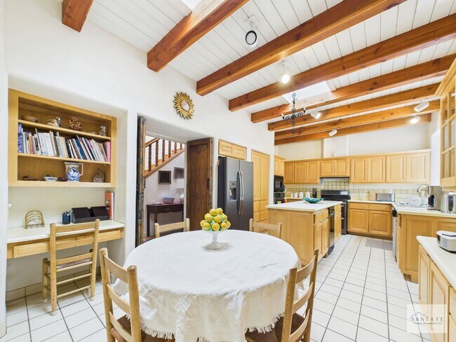 Building Photo - Downtown Fully Furnished Home Available Now!