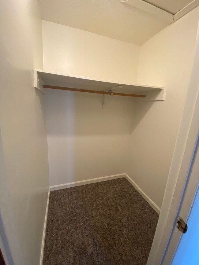 Building Photo - REDUCED!!!! 2 bedroom, 1.5 bath end unit Townhouse near Forest Hills Shopping Center and Downtown...